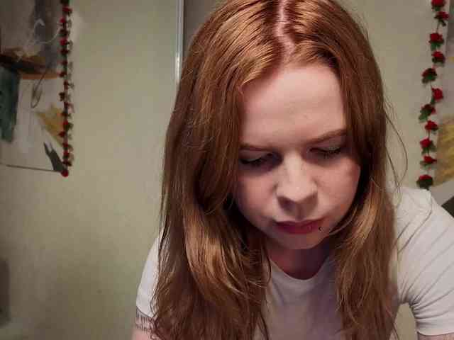 AliseKitt webcam