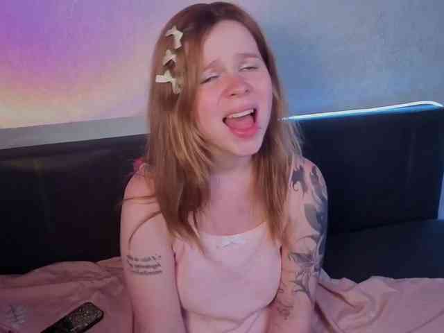AliseKitt webcam