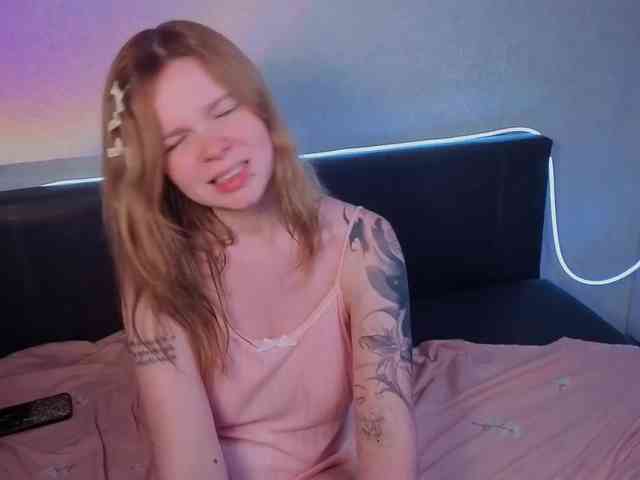 AliseKitt webcam