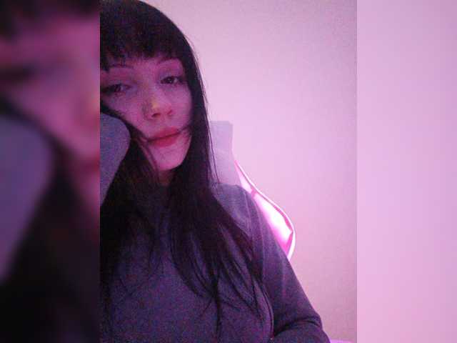 le modèle KRISTARI est en webcam porno dans un show sur le site bongacams, il possède les tags suivants: White/Caucasian,Brunette,Shaved