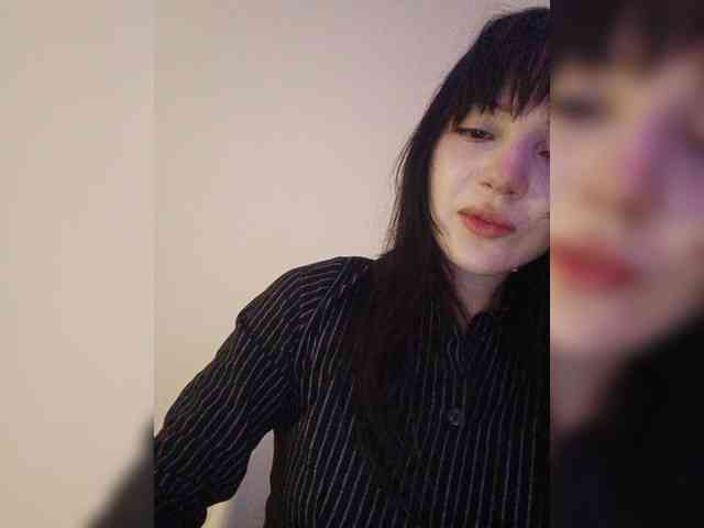 Kristari's cam show statistics and live stream