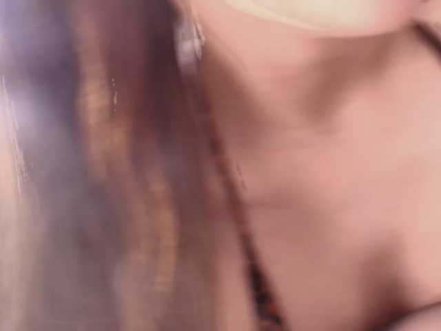 MsMelania live cam on BongaCams