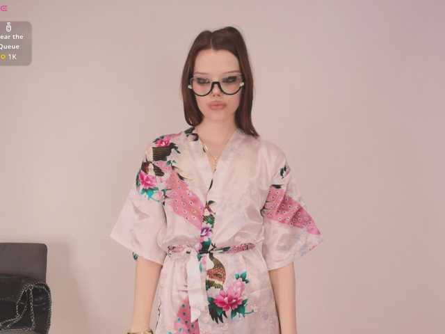 le modèle MsMelania est en webcam porno dans un show sur le site bongacams, il possède les tags suivants: White/Caucasian,Redhead,Shaved