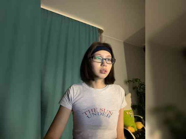 Adadollll's cam show statistics and live stream