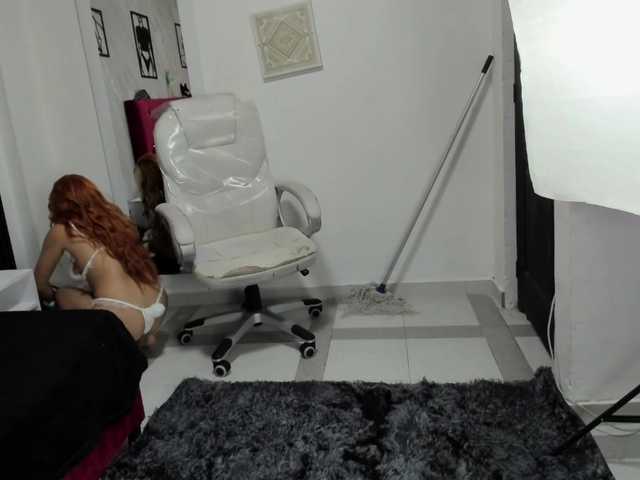 ArianaFire live webcam show