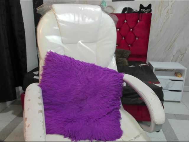 ArianaFire live cam on BongaCams