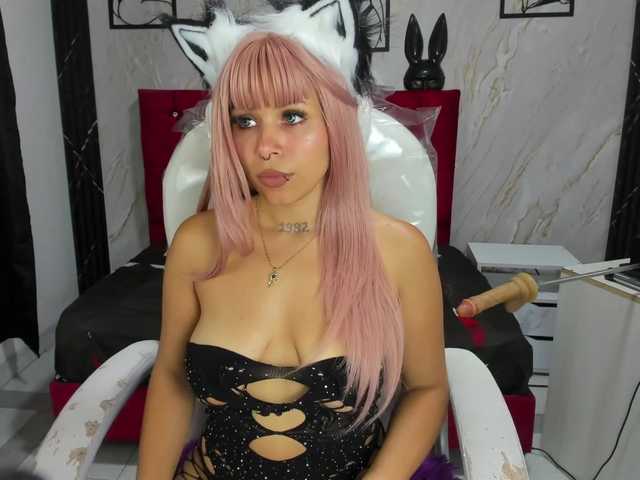 ArianaFire live cam on BongaCams