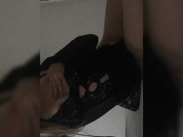 Crazyybaby live cam on BongaCams