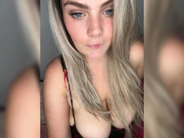 Blondique live webcam show