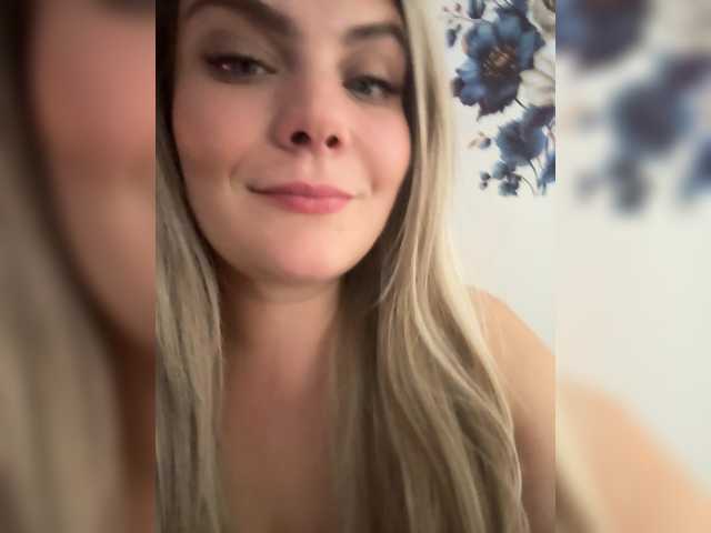 Blondique live webcam show