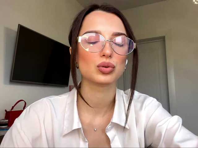 AmilyGlamour live cam on BongaCams