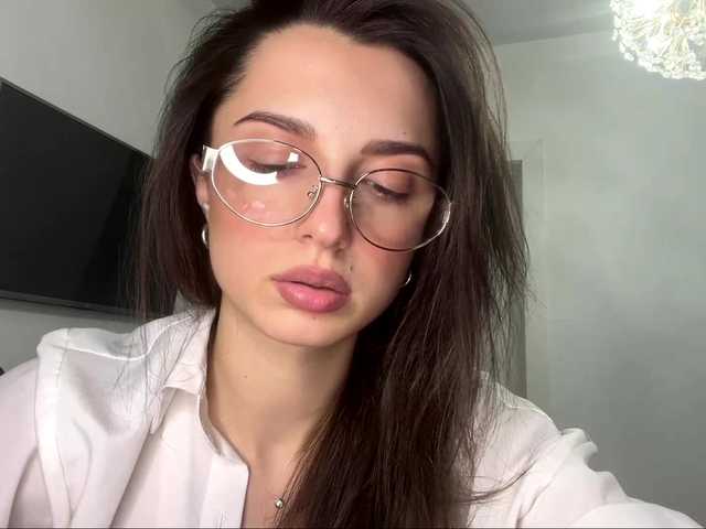 AmilyGlamour live cam on BongaCams