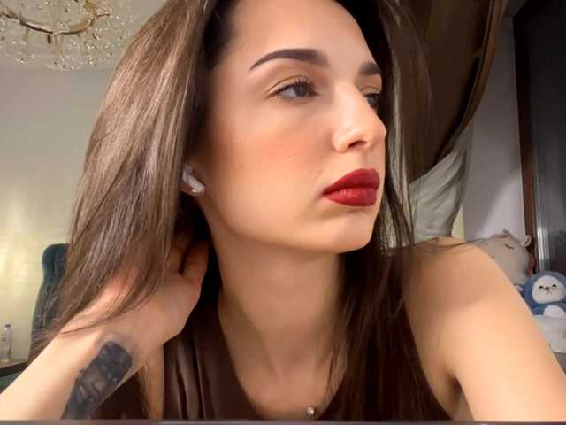 AmilyGlamour live cam on BongaCams