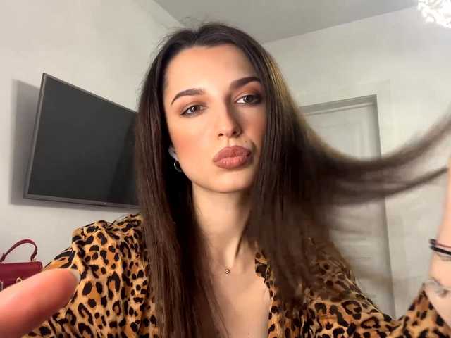 AmilyGlamour live cam on BongaCams