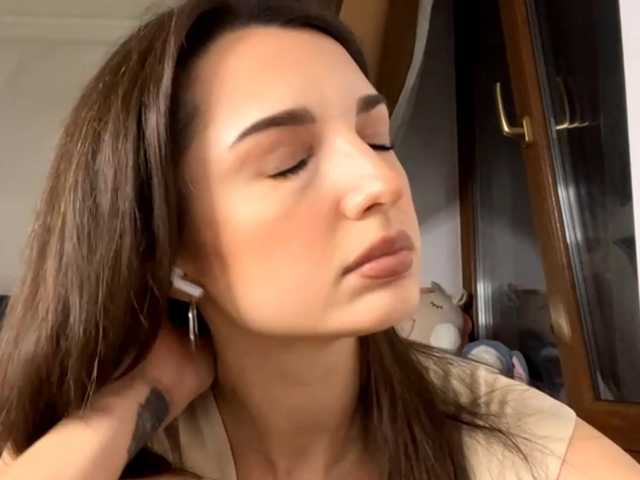 AmilyGlamour live cam on BongaCams