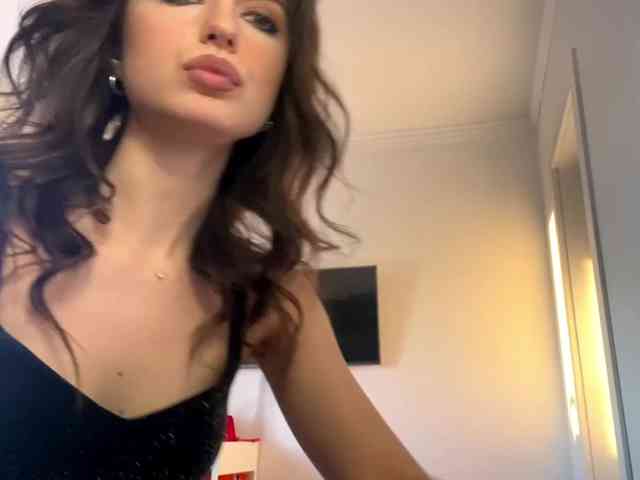 Model: AmilyGlamour