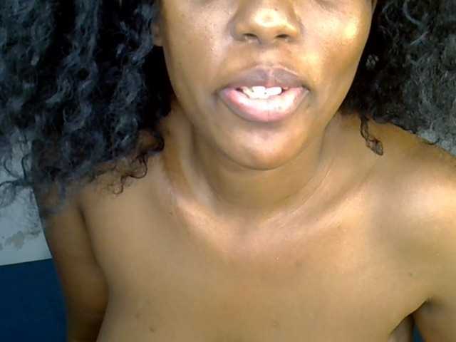 bootylesious, live now on BongaCams