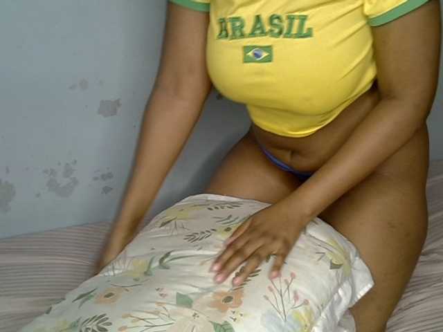 bootylesious live cam on BongaCams