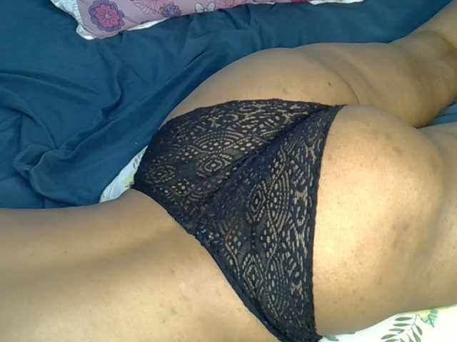 bootylesious live cam on BongaCams