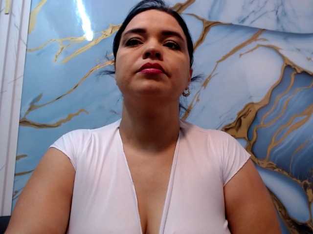 thaniasohot live cam on BongaCams