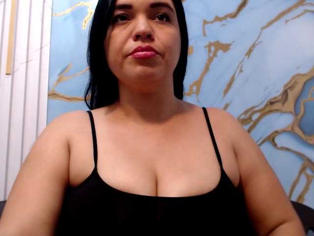 thaniasohot live cam on BongaCams