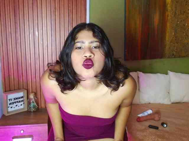 LadyAmbar webcam