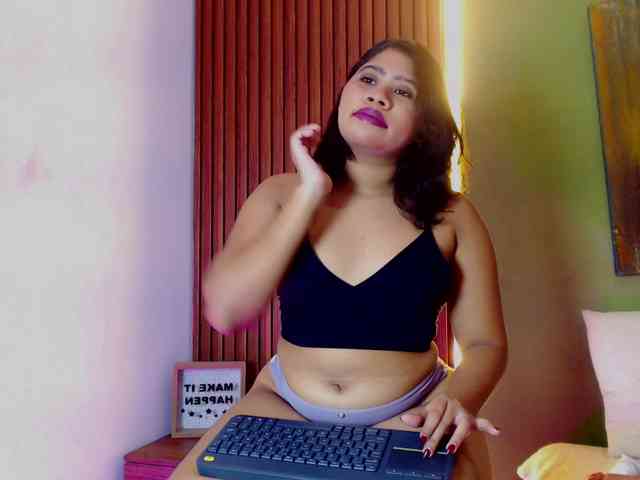 LadyAmbar webcam