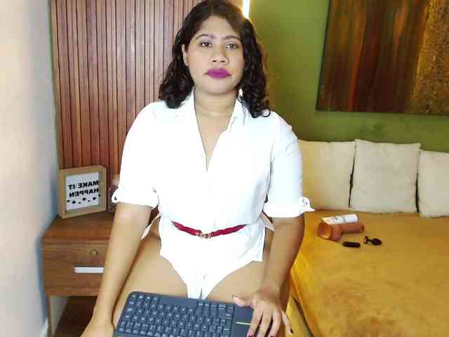 LadyAmbar webcam
