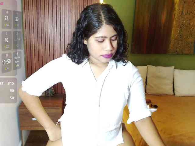 LadyAmbar webcam