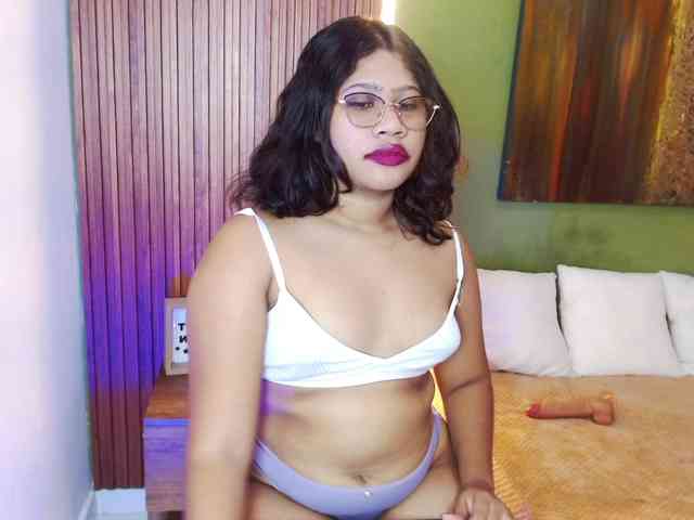 LadyAmbar webcam