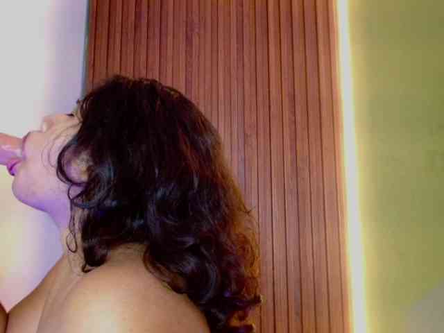 LadyAmbar webcam
