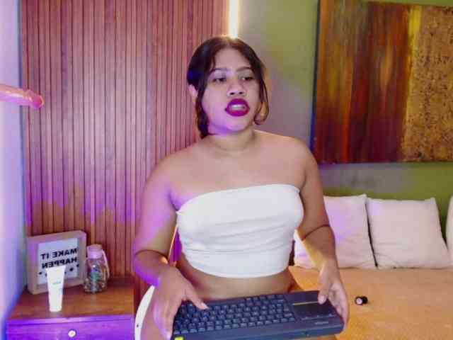 LadyAmbar webcam