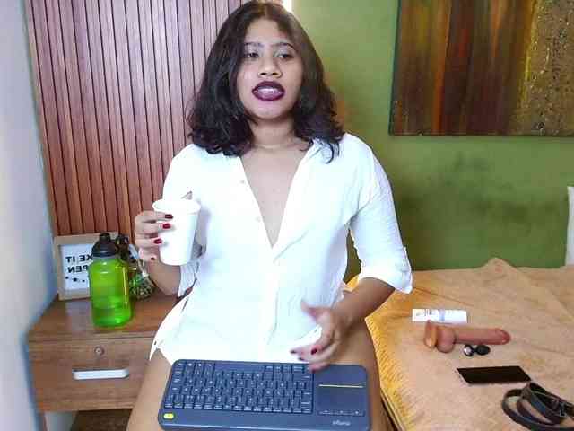 LadyAmbar webcam