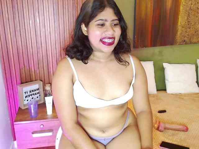 LadyAmbar webcam