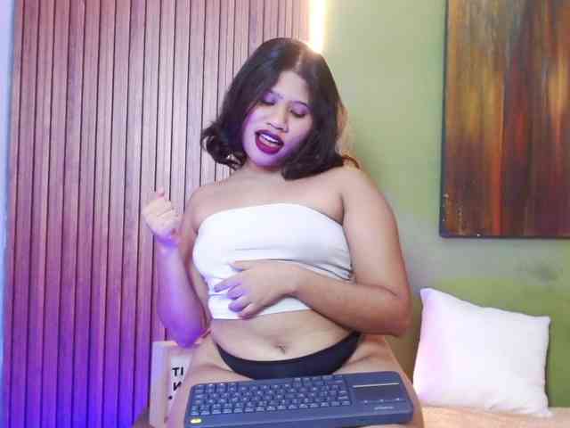 LadyAmbar webcam