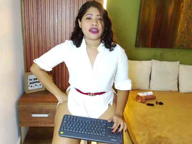 LadyAmbar webcam