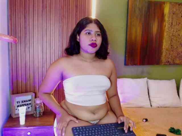 LadyAmbar webcam