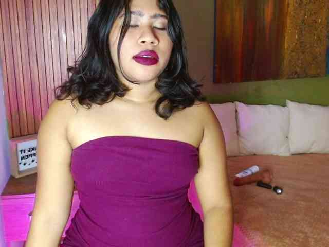 LadyAmbar webcam