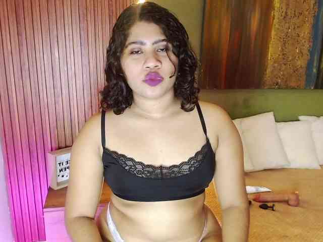 LadyAmbar webcam