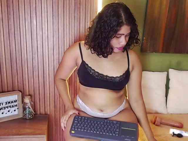 LadyAmbar webcam