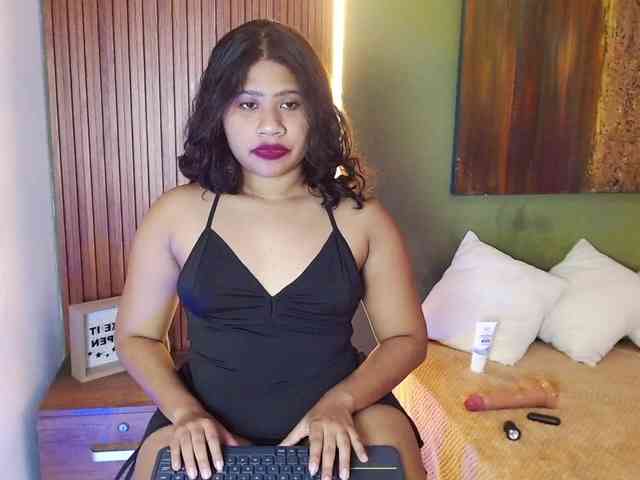 LadyAmbar webcam