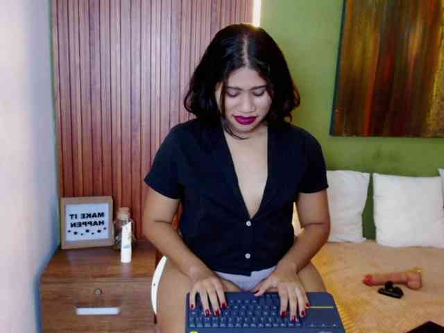 LadyAmbar webcam