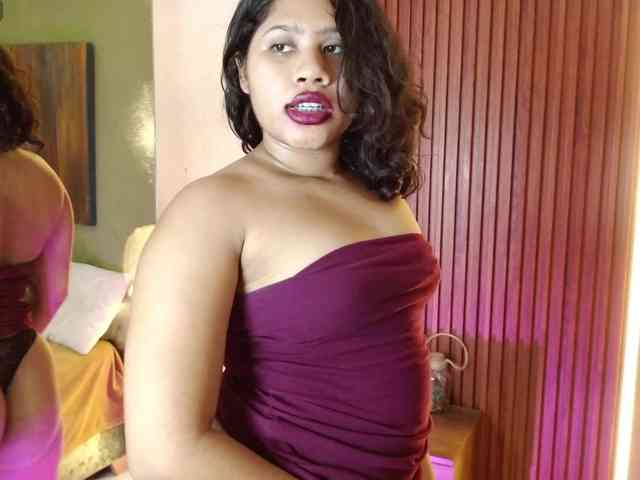 LadyAmbar webcam