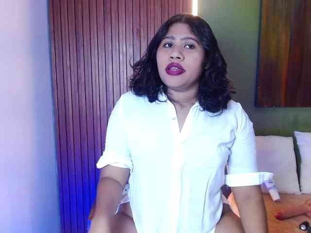 LadyAmbar webcam