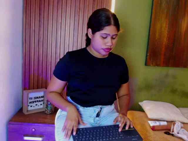 LadyAmbar webcam