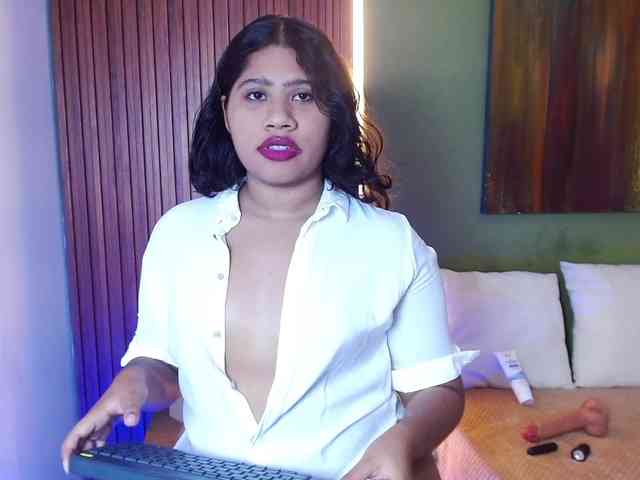 LadyAmbar webcam