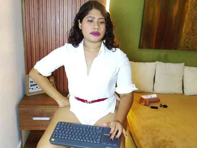 LadyAmbar webcam