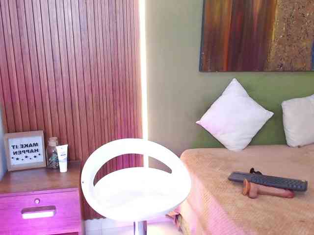LadyAmbar webcam