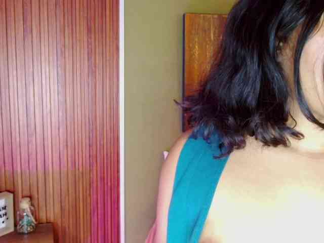 LadyAmbar webcam