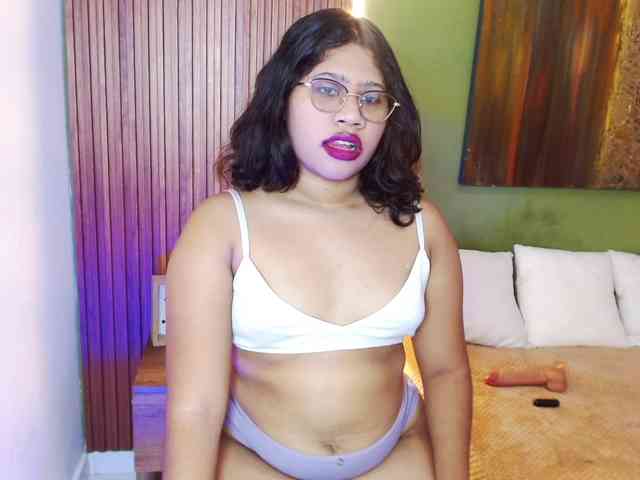 LadyAmbar webcam